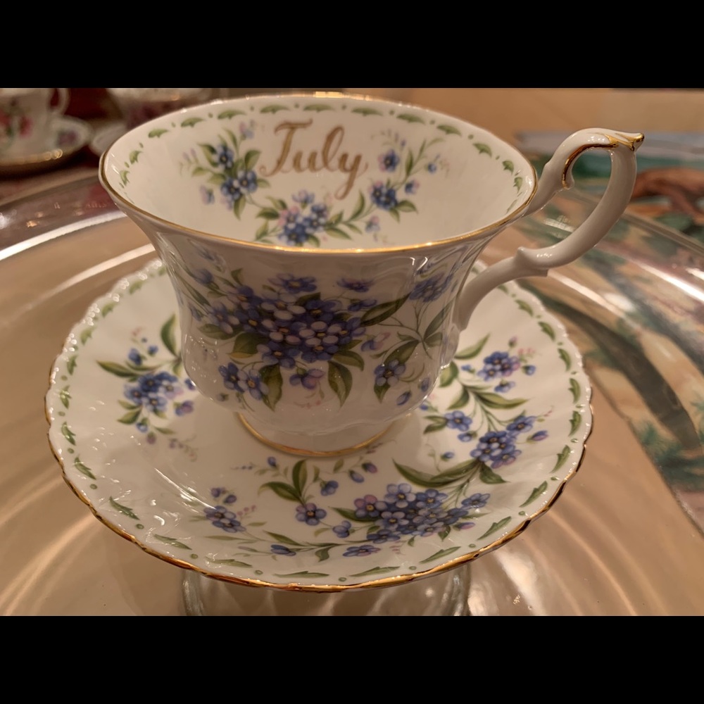 Royal Albert Flower of the Month Series ”July”